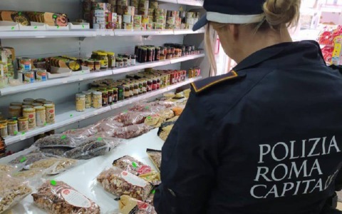 Operazione della Polizia Locale: sanzioni e sequestri significativi nel Rione Esquilino