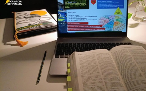 Operazione “Golden Tree”: smascherata una banca abusiva