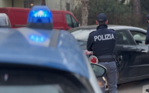 Operazioni straordinarie della polizia sul litorale di Ostia: arresti e denunce