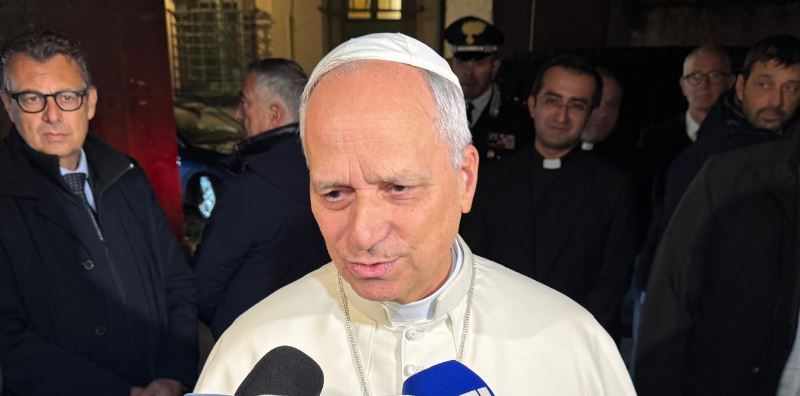 Papa Leone XIV in visita alla Stazione Termini: «Qui si evidenziano le contraddizioni del nostro tempo»