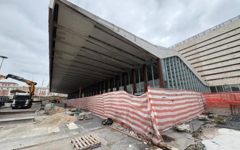 Proseguono i lavori a Piazza dei Cinquecento: torri di illuminazione, arboreto e nuova pavimentazione