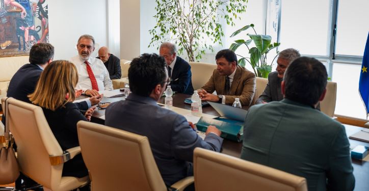 Rafforzare i collegamenti marittimi con le isole pontine