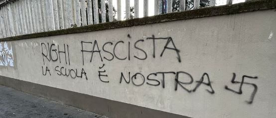 Raid al liceo Righi: scritte fasciste e danni ingenti