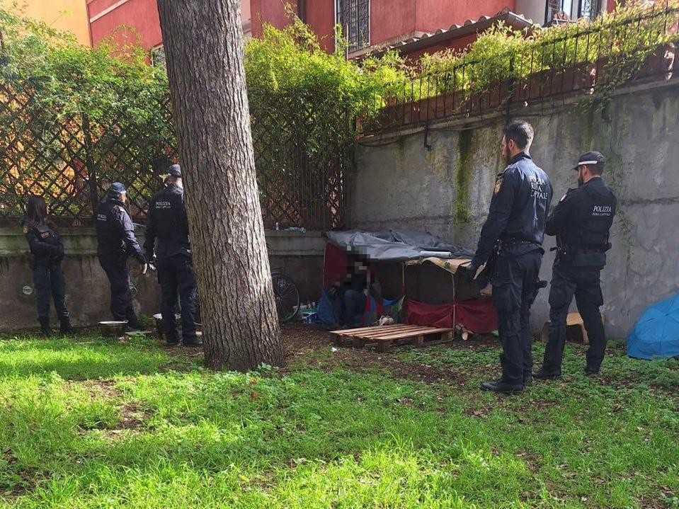 Ripristino del decoro nel parco di Colle Oppio: bonificate due aree