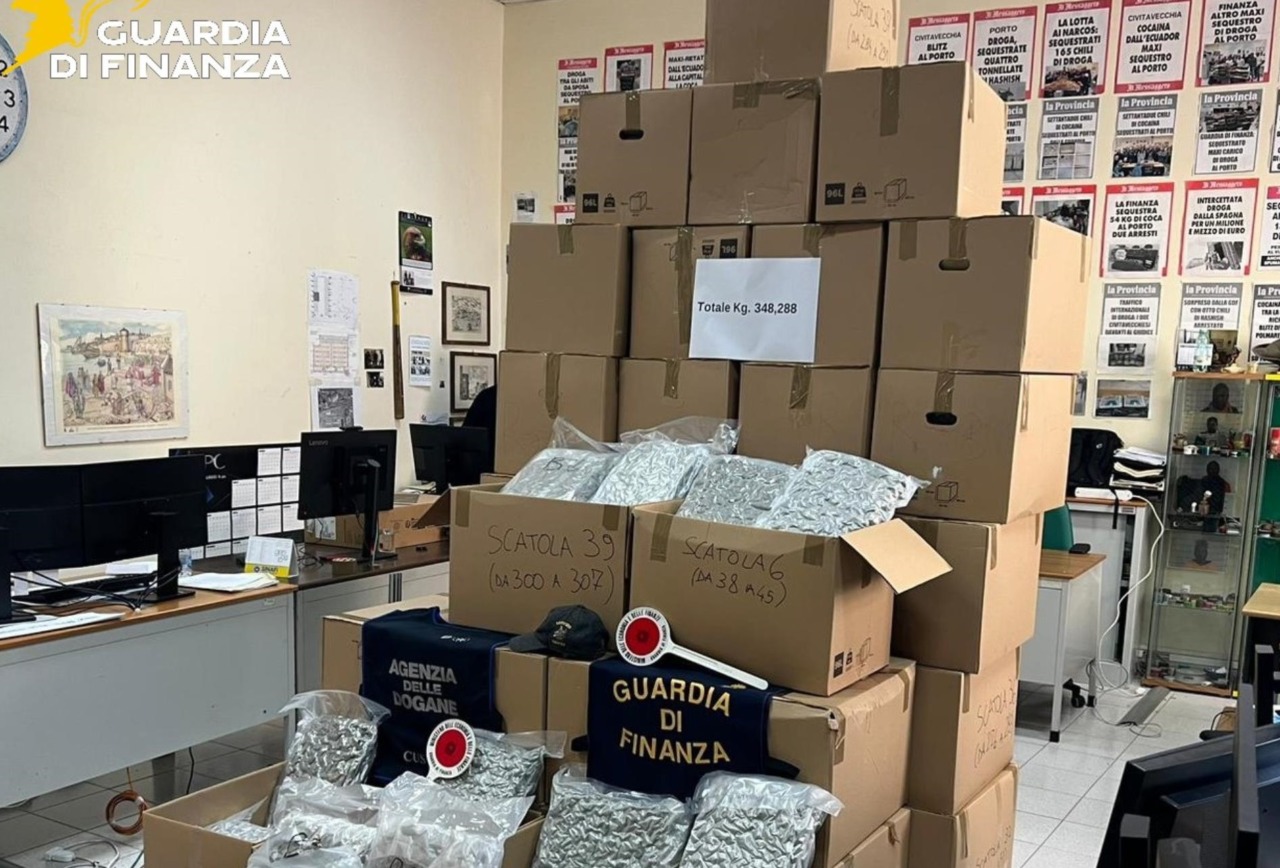 Scoperti tre quintali e mezzo di marijuana in un tir grazie ai cani “Jackpot” e “Frida”