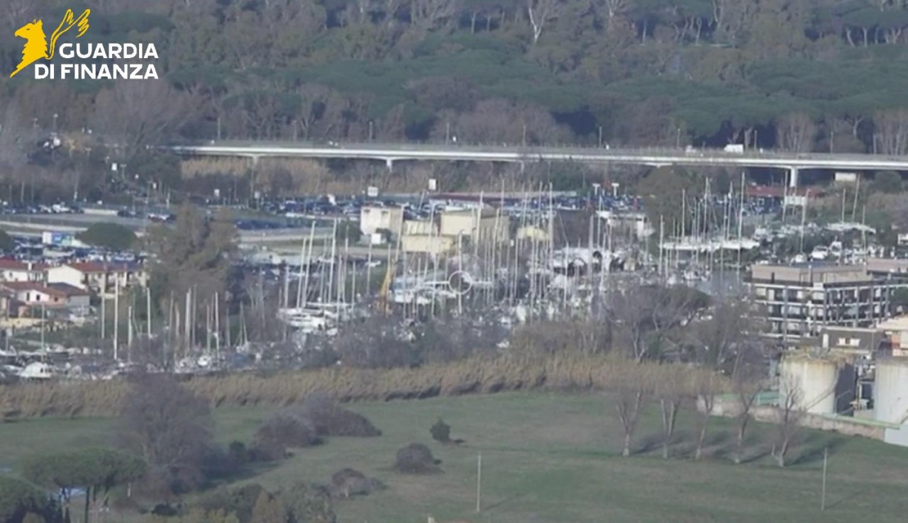 Sequestrato un pontile in ristrutturazione presso un cantiere navale