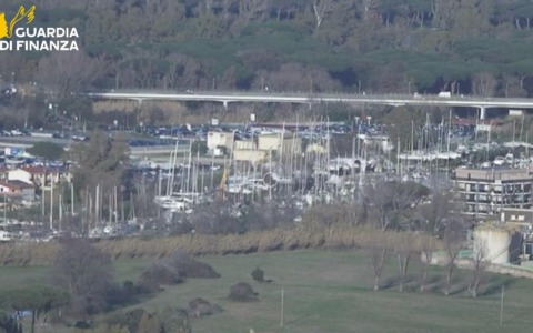 Sequestrato un pontile in ristrutturazione presso un cantiere navale