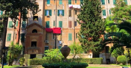 Simboli fascisti imbrattano il cortile di “C’è ancora domani”