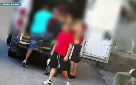 Smontavano moto rubate al Corviale: eseguite quattro misure cautelari