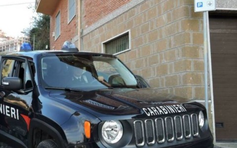 Un giovane accoltellato in un centro di accoglienza: arrestato un ventenne