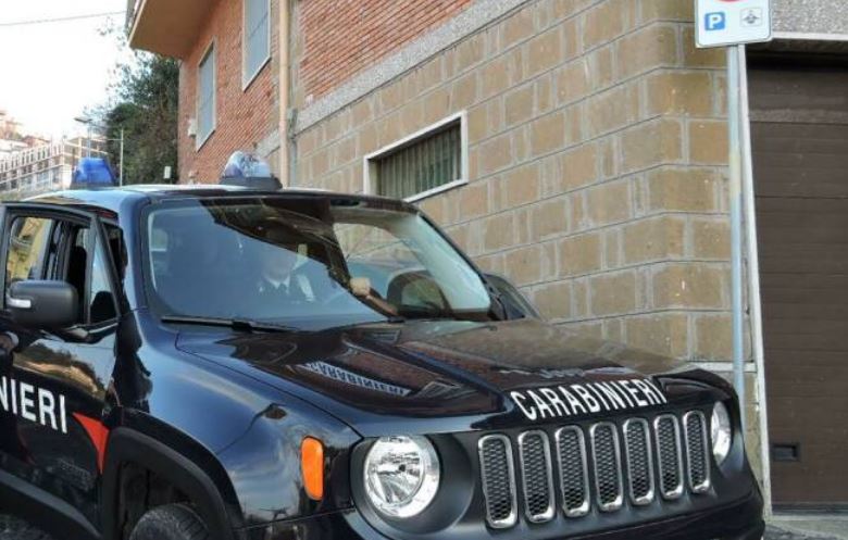 Un giovane accoltellato in un centro di accoglienza: arrestato un ventenne