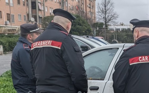 Un uomo ucciso a coltellate in strada: il tragico evento in zona Aurelia