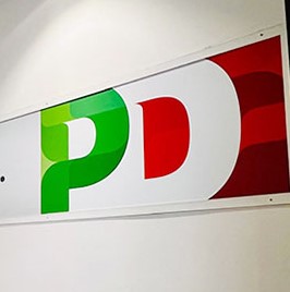 Vandali colpiscono il circolo Pd di Tor Marancia