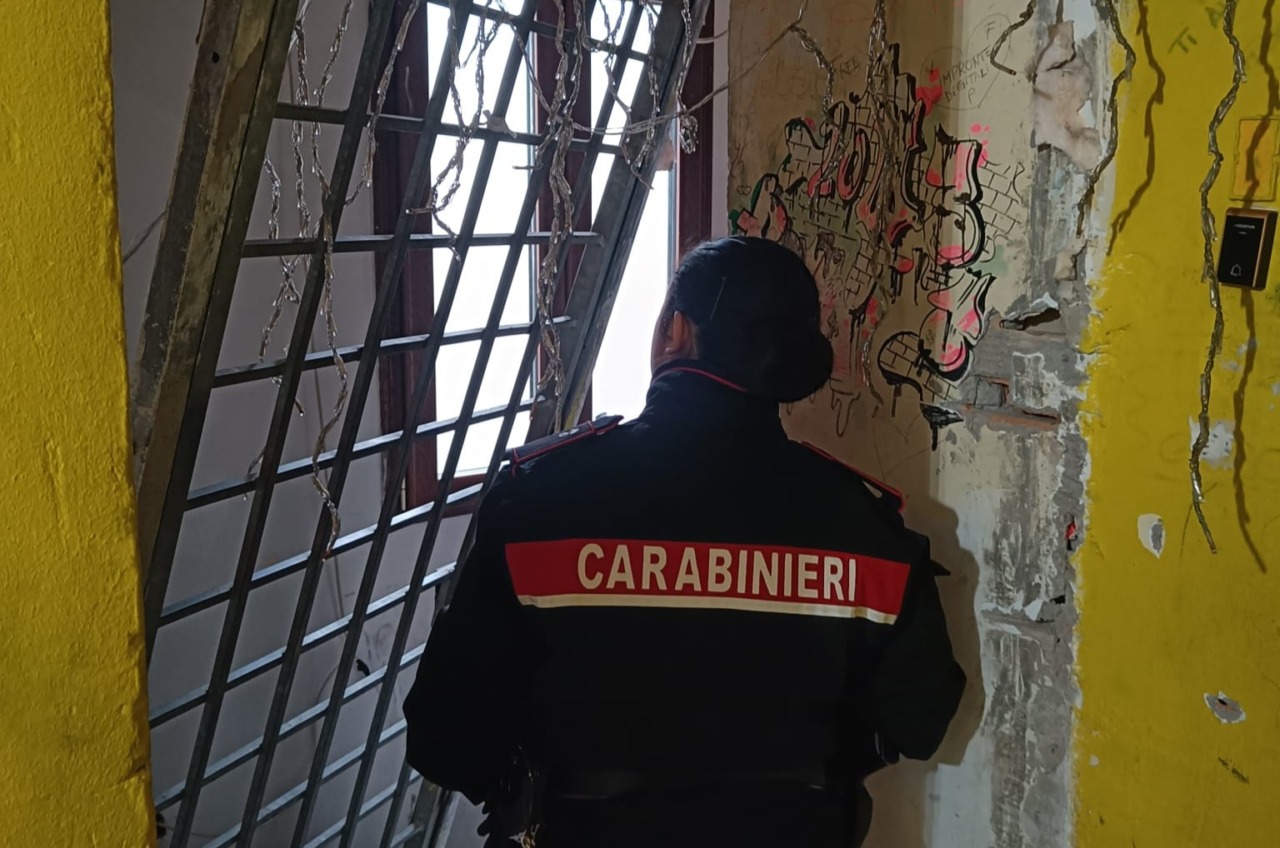 Arrestato un 15enne durante lo sgombero di un immobile a Ostia