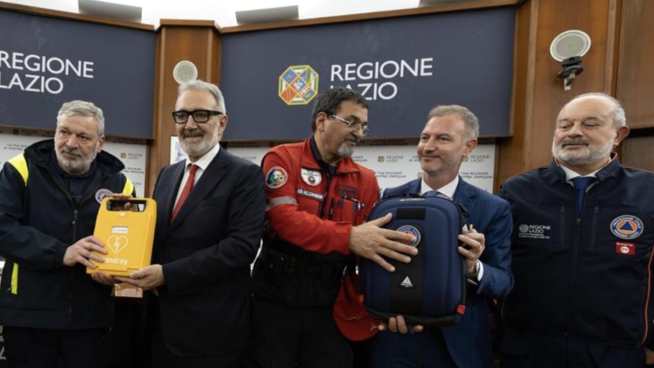 Cento defibrillatori per i volontari della Protezione Civile