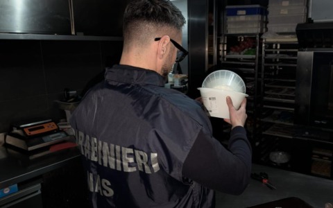 Chiusura di una pasticceria per furto di energia e irregolarità lavorative