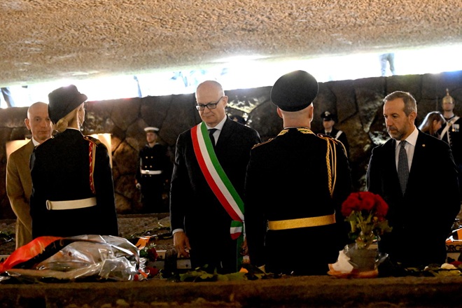 Commemorazione alle Fosse Ardeatine, Gualtieri e Mattarella insieme per le vittime