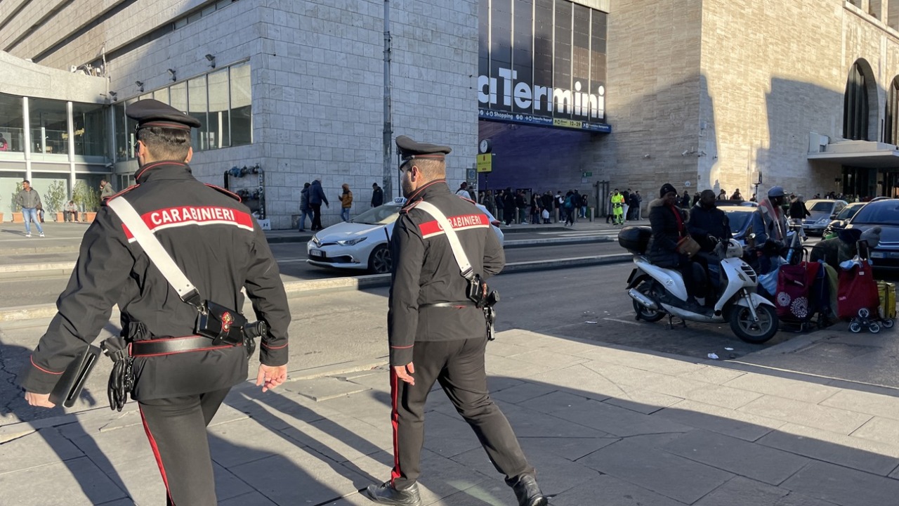 Dai ristoranti di lusso agli autobus, una strategia contro i borseggiatori