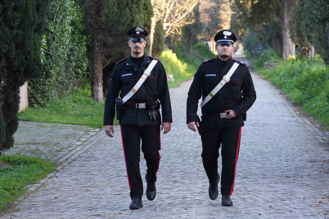 Due giovani denunciati per imbrattamento a Roma