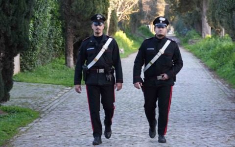 Due giovani denunciati per imbrattamento a Roma