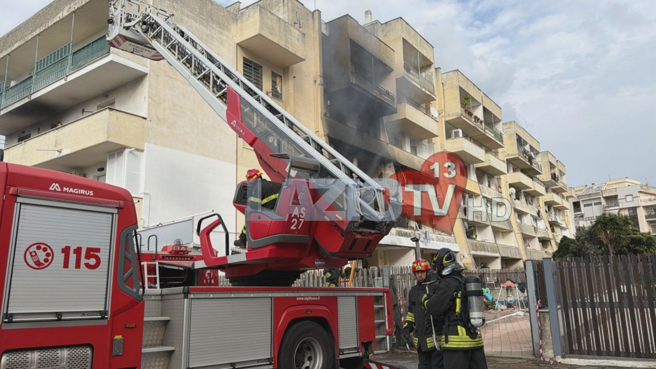 Fiamme in una palazzina di Corso Italia, evacuati gli abitanti