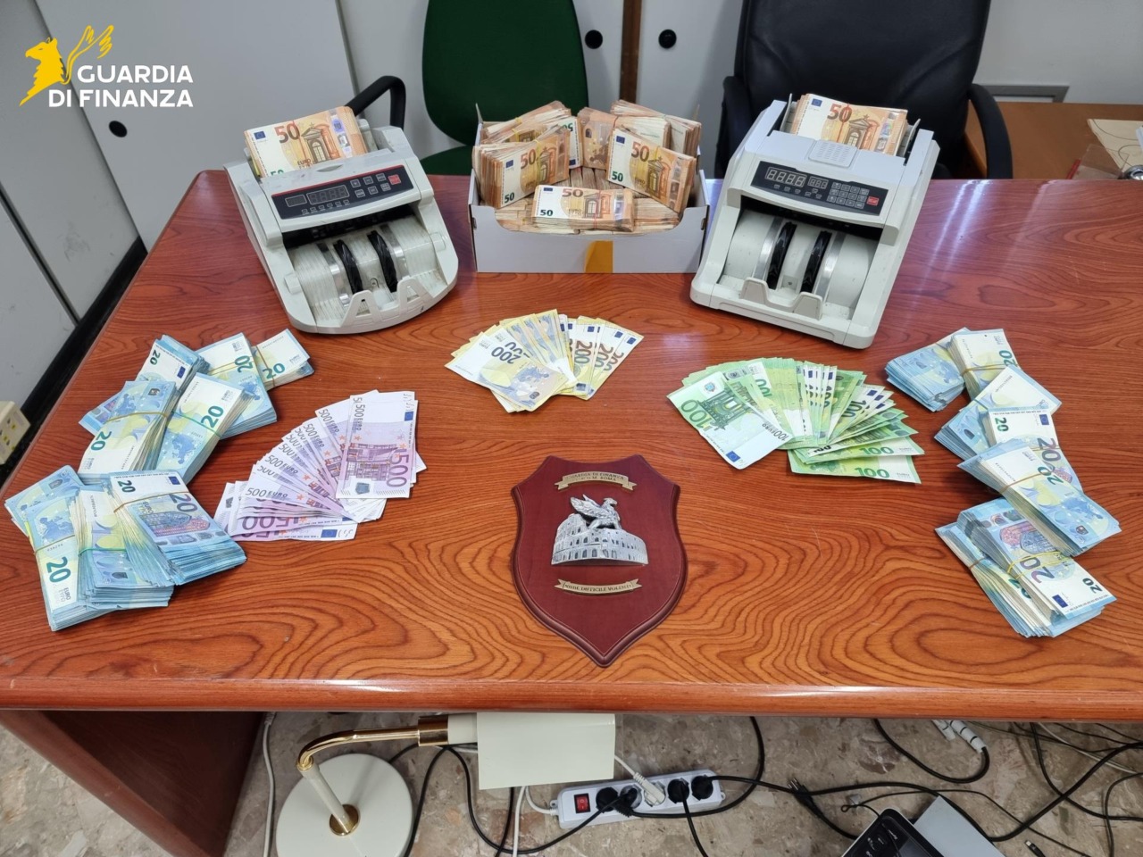 Frode fiscale e riciclaggio: 12 misure cautelari adottate