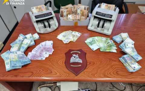 Frode fiscale e riciclaggio: 12 misure cautelari adottate