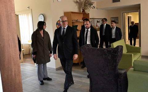 Gualtieri visita il “Villaggio Fondazione Roma” per malati di Alzheimer e Parkinson