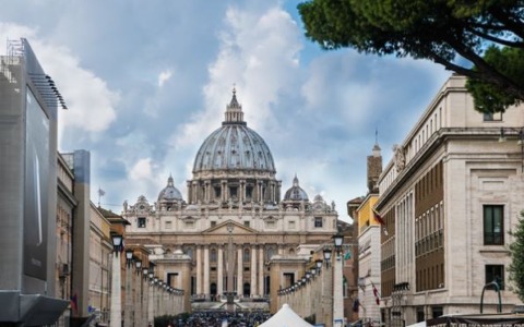 Il cardinale di Teheran a Roma: “Rammarico per la situazione in Iran”