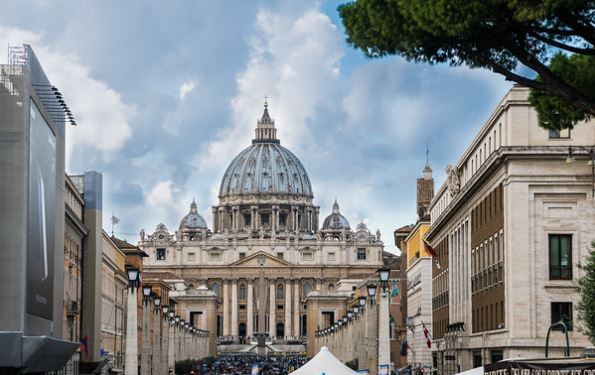 Il cardinale di Teheran a Roma: “Rammarico per la situazione in Iran”