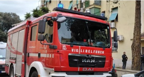 Incendio in un appartamento al Quarticciolo: due persone ferite