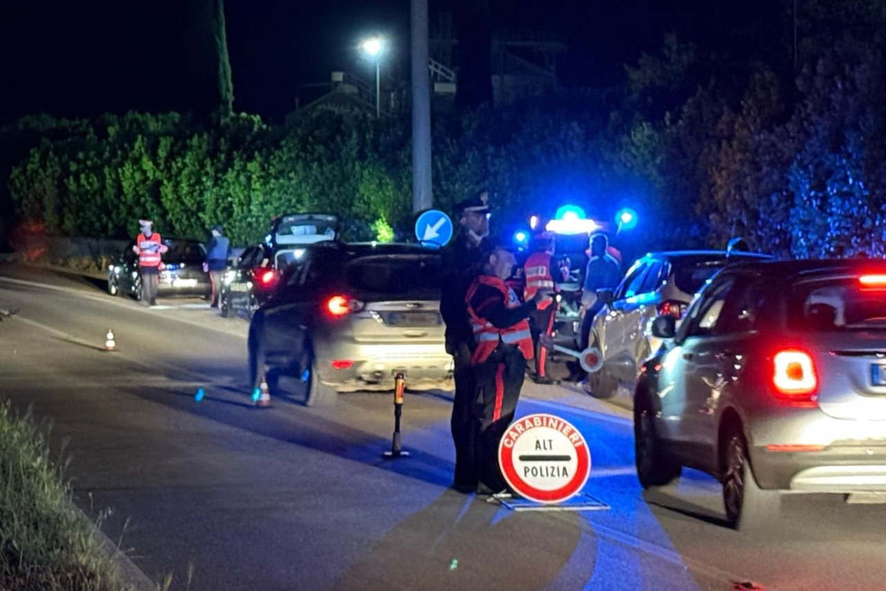 Incidente a Cerenova: carabiniera investita durante un controllo