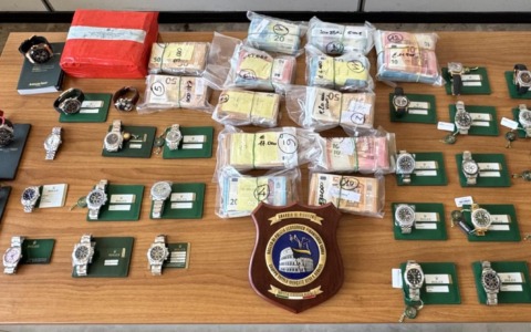 Indagini su orologi falsi e autoriciclaggio: sequestrati beni per oltre 880 mila euro