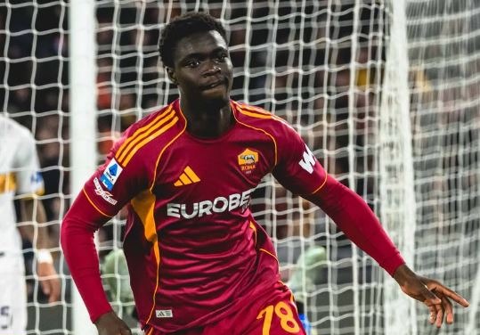 La Roma sconfigge il Lecce e raggiunge la Juventus