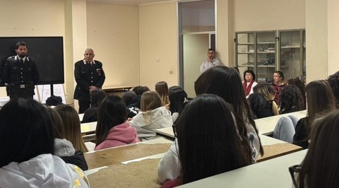 Legalità e bullismo: un dibattito con i Carabinieri nella Scuola Superiore ‘Pier Luigi Nervi’