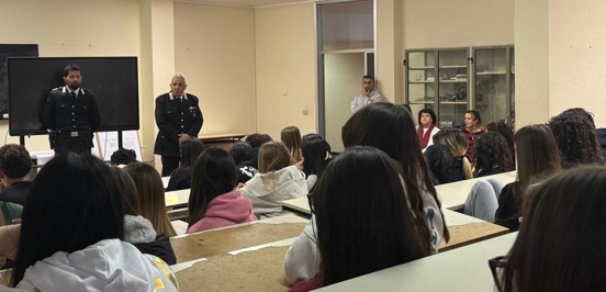 Legalità e bullismo: un dibattito con i Carabinieri nella Scuola Superiore ‘Pier Luigi Nervi’