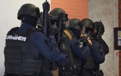 Maxi operazione dei Carabinieri a Ostia: 17 arresti e 42 denunce