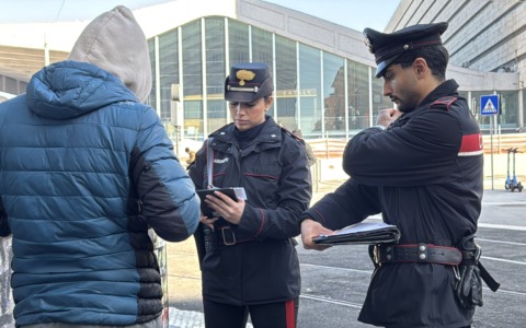 Maxi operazione dei Carabinieri a Termini e San Lorenzo: 13 arresti e rimozione di rifiuti