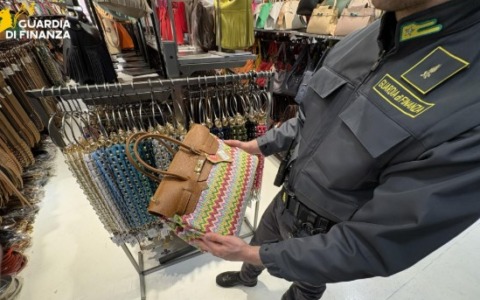 Operazione contro la contraffazione: sequestrati 15 mila gioielli e accessori
