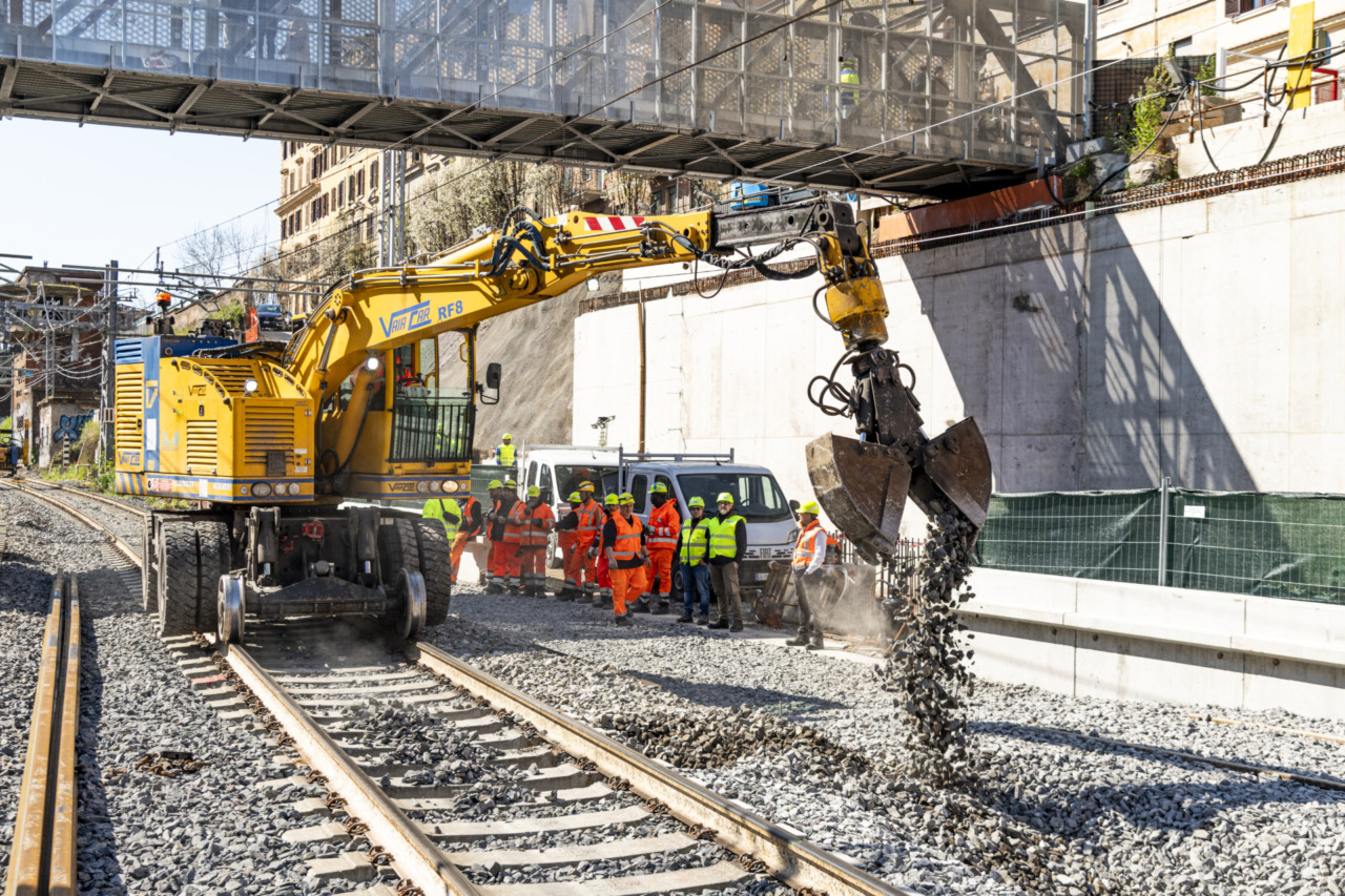 Pigneto, nuova fermata in costruzione con i primi binari posati