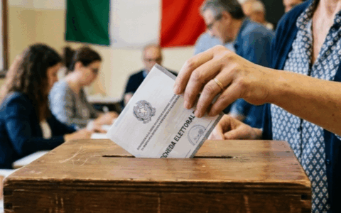 Referendum: apertura straordinaria per CIE e tessere elettorali