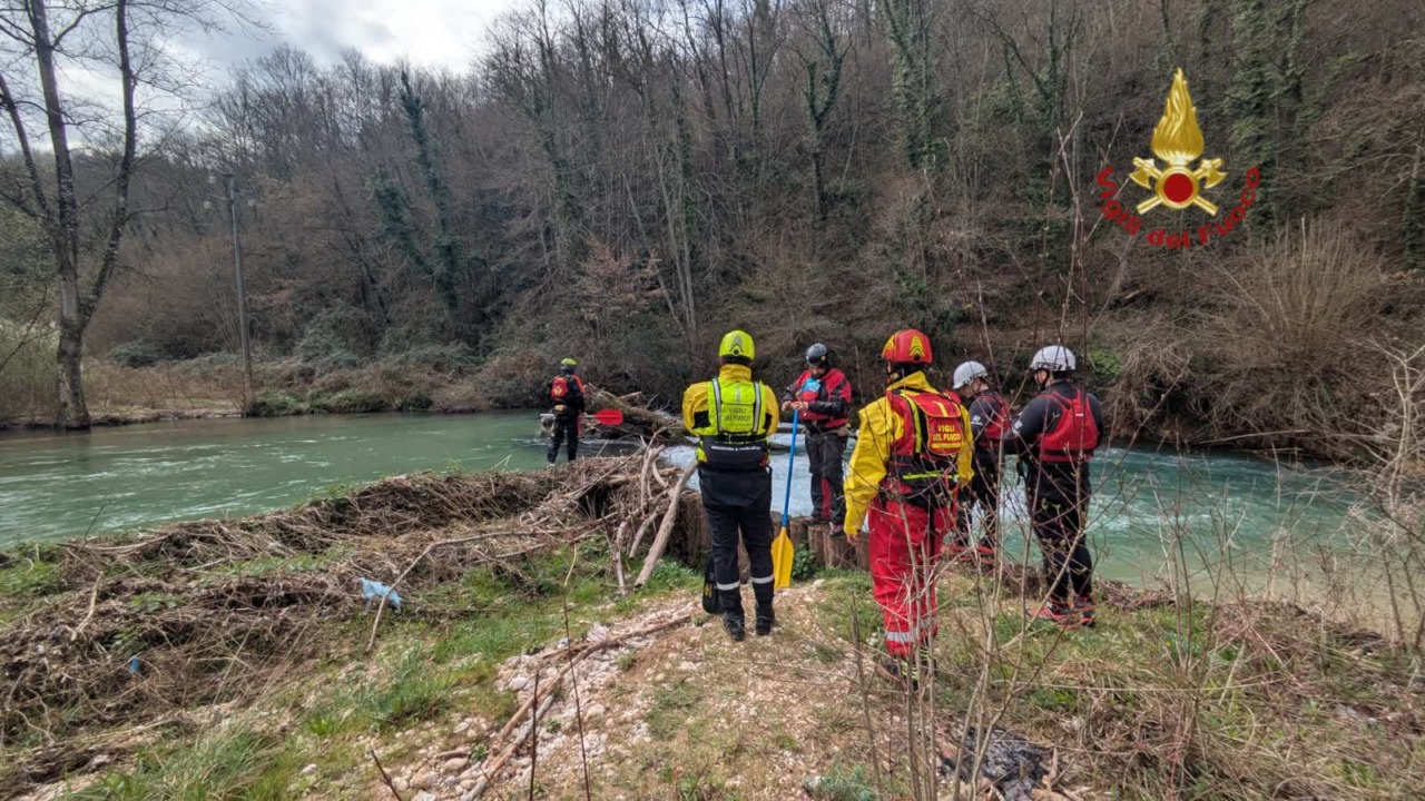 Ricerche per una persona dispersa a Ponte San Mauro, operazioni attive nell’Aniene
