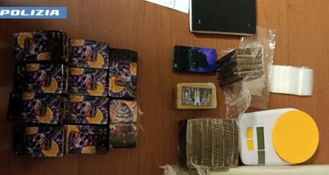 Scoperta di oltre due chili di droga e tre arresti