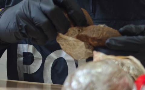 Scoperta di una base di spaccio e ricettazione: sette arresti