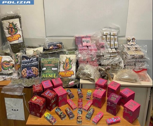 Scoperto un emporio della droga nel quartiere Portuense: sequestrati oltre 40 kg di stupefacente e 50.000 euro in contanti