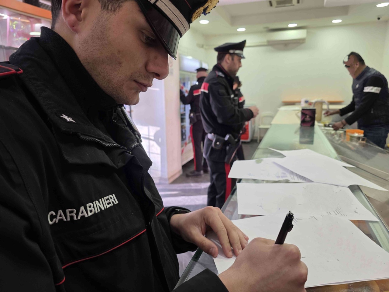 Sospesa la licenza di un bar in viale Togliatti