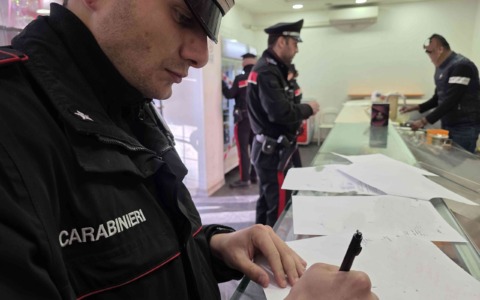 Sospesa la licenza di un bar in viale Togliatti