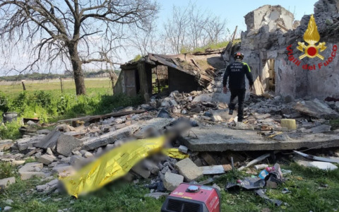 Tragedia a Roma: esplode un casolare, due anarchici perdono la vita