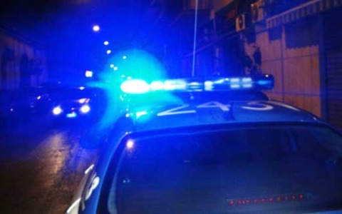 Un giovane di 25 anni perde la vita in un incidente con un’auto in sosta