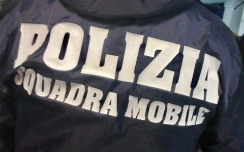 Uomo rinvenuto senza vita in un casolare a San Basilio con segni di violenza